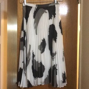 Pleated midi skirt